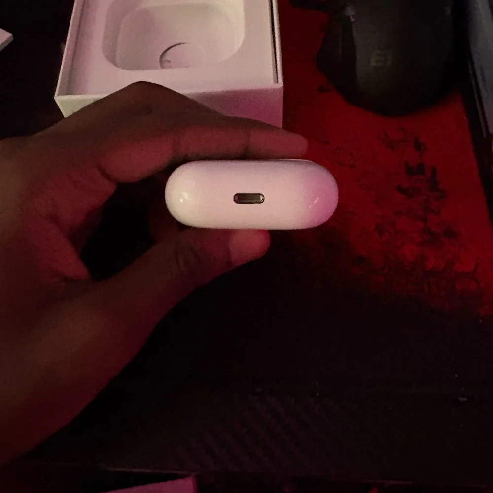 Apple White Wireless Earbuds